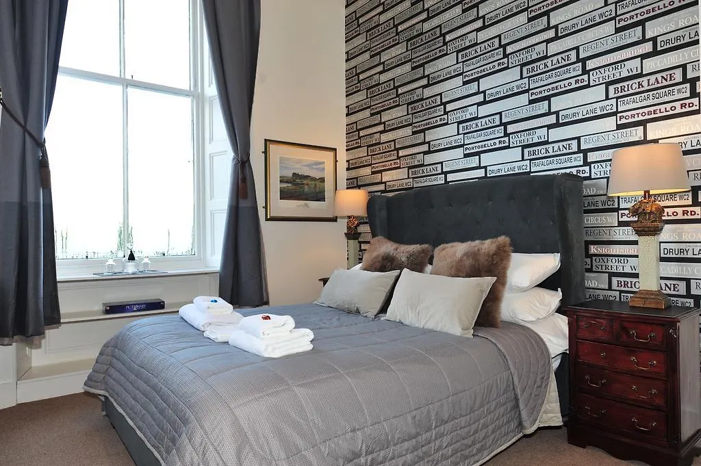 Edinburgh Sixteen Bed & Breakfast