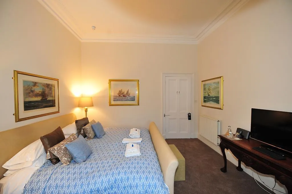 Edinburgh Sixteen Bed & Breakfast