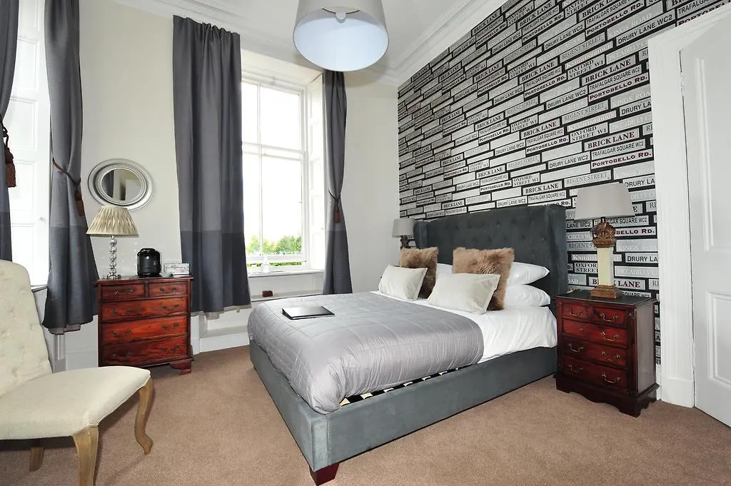 Edinburgh Sixteen Bed & Breakfast