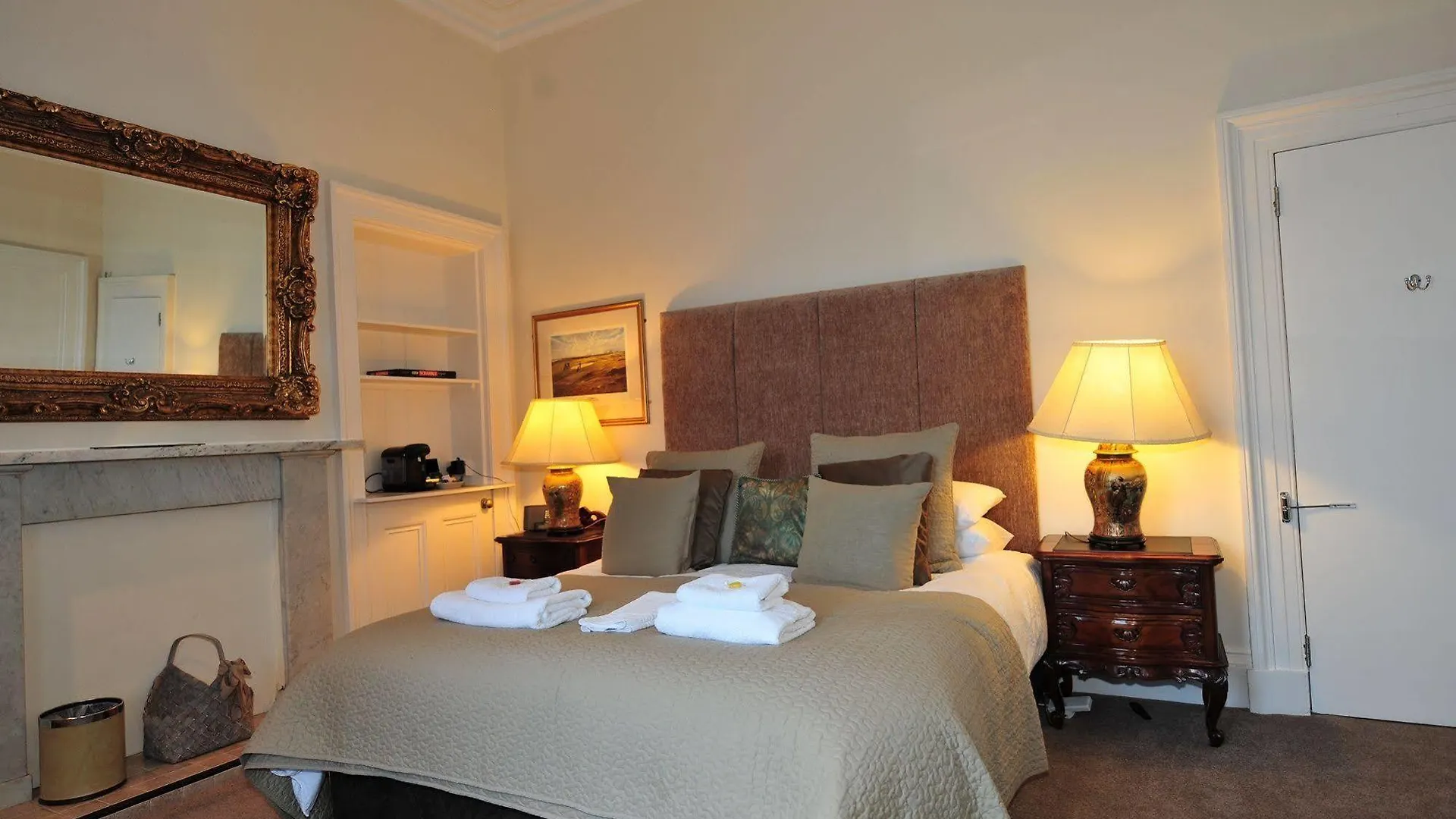 Edinburgh Sixteen Bed & Breakfast